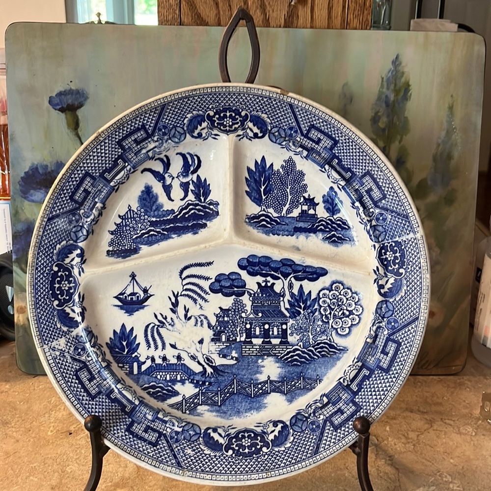 Blue willow plate with separating sections comes with stand